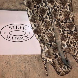 BRAND NEW ORIGINAL PACKAGING - Steve Madden boots